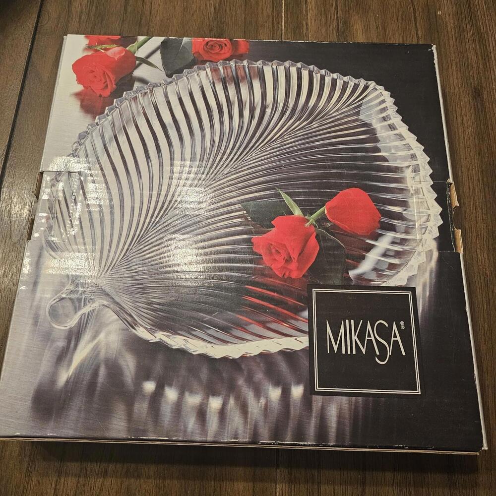 Mikasa Diamond Fire, Ribbed Cut: Leaf Shaped Platter 15" WY247/922